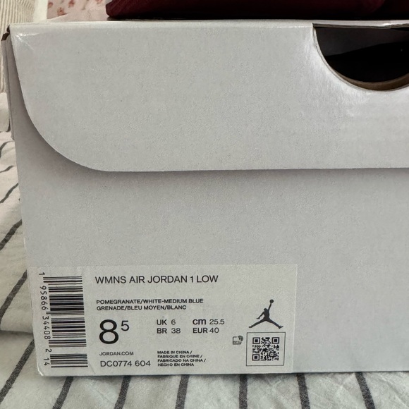 Woman's low dunks - Picture 2 of 7